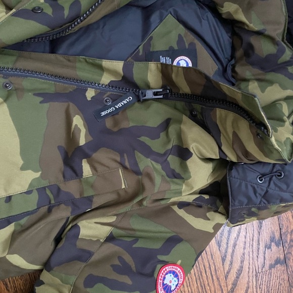 Women’s Canada Goose Camouflage Jacket - size L - Picture 10 of 12